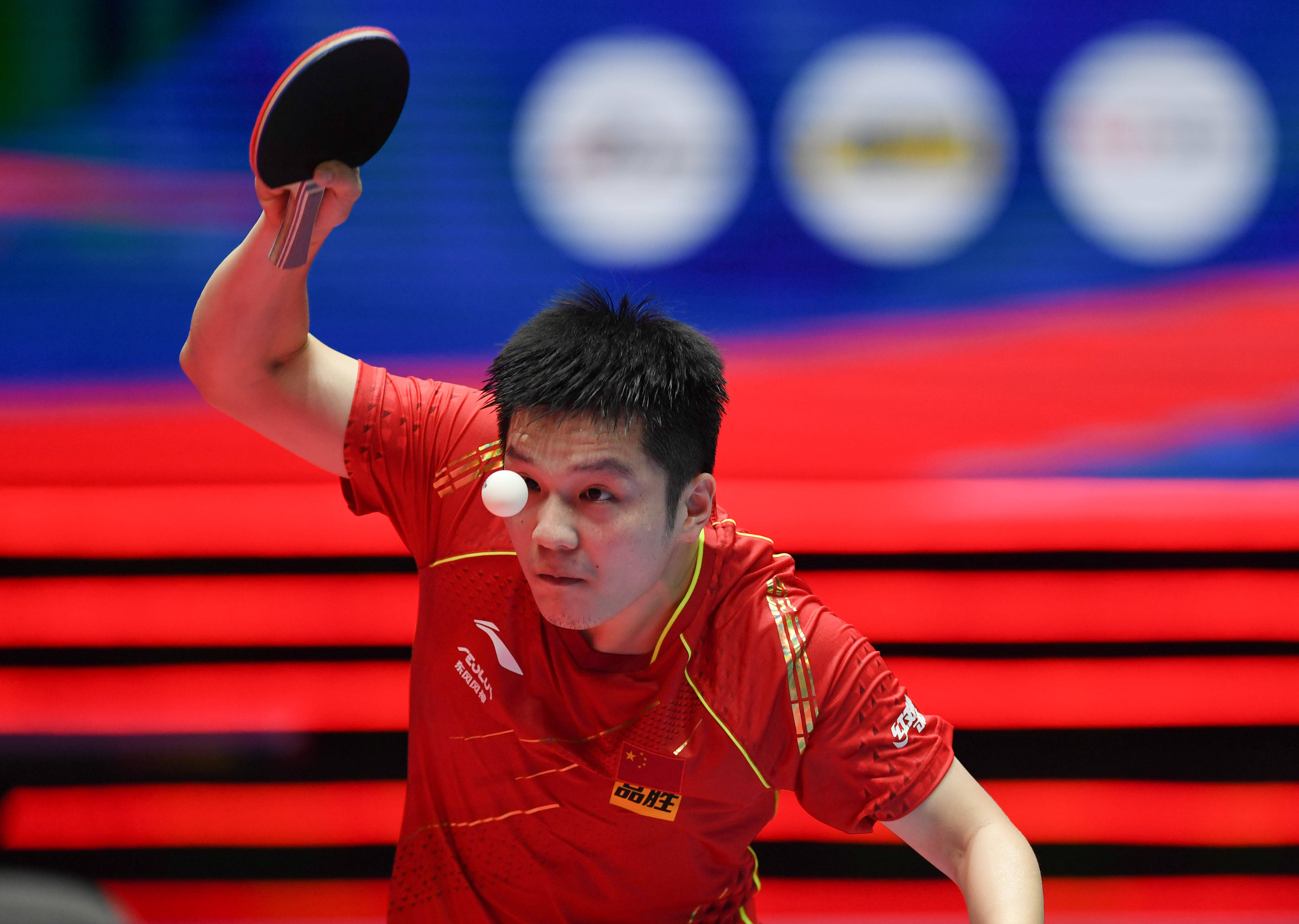 等车手在狭 等车手在狭