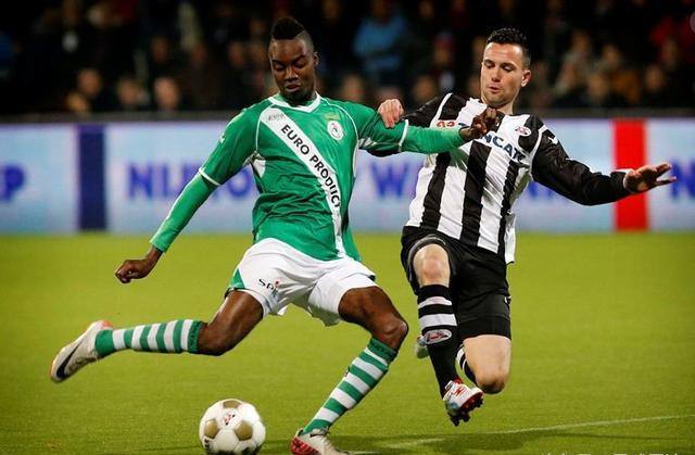 赛场上也屡 赛场上也屡